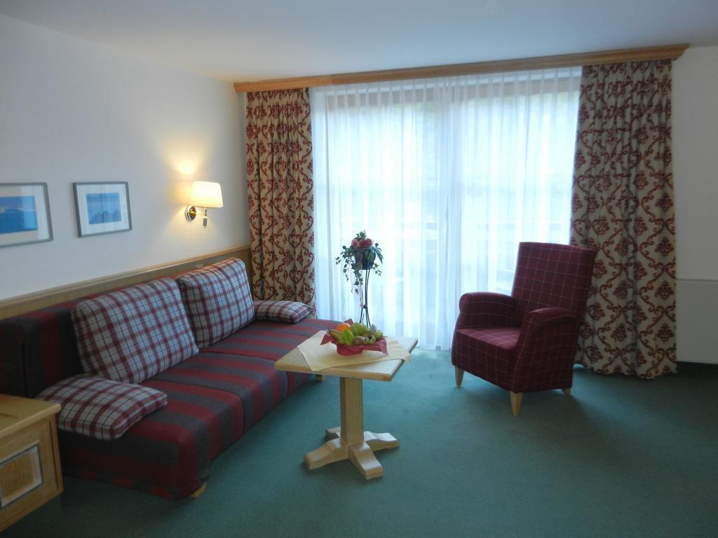 Hotel Am Kofel - Gesundheitszentrum Oberammergau Room photo